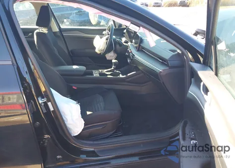 2025 Kia K5 Lxs z USA, uszkodzony, nr VIN KNAG24J71S5286861